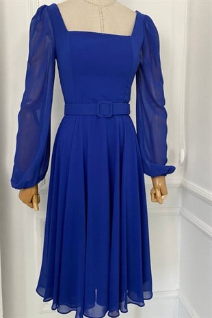 G0265 Kare Yaka Kemerli Şifon Elbise Mavi