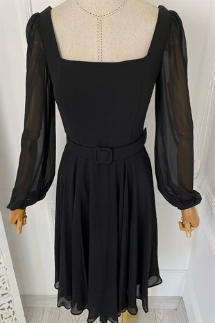 G0265 Kare Yaka Kemerli Şifon Elbise Siyah