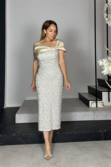 G1411 Saten Yaka Detaylı Tasarım Abiye Elbise Krem