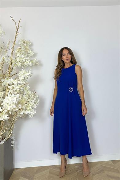G1443 Broş Detaylı Kolsuz Tasarım Elbise Mavi