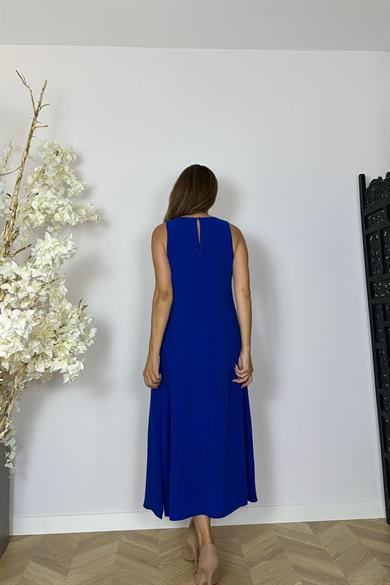 G1443 Broş Detaylı Kolsuz Tasarım Elbise Mavi