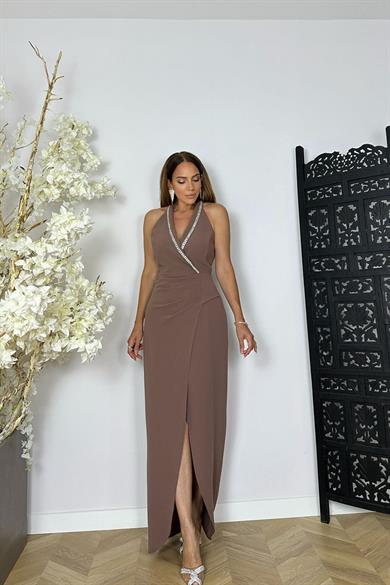 G1473 Taş ve Drape Detaylı Halter Yaka Abiye Elbise Kahverengi