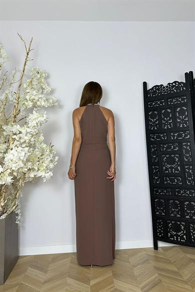 G1473 Taş ve Drape Detaylı Halter Yaka Abiye Elbise Kahverengi
