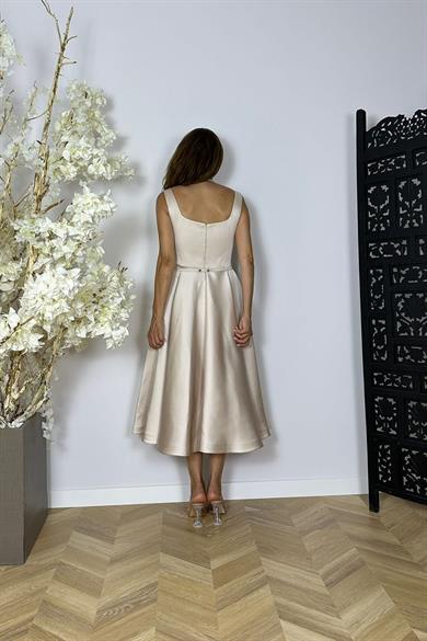 G1493 Kare Yaka Kloş Saten Elbise Krem