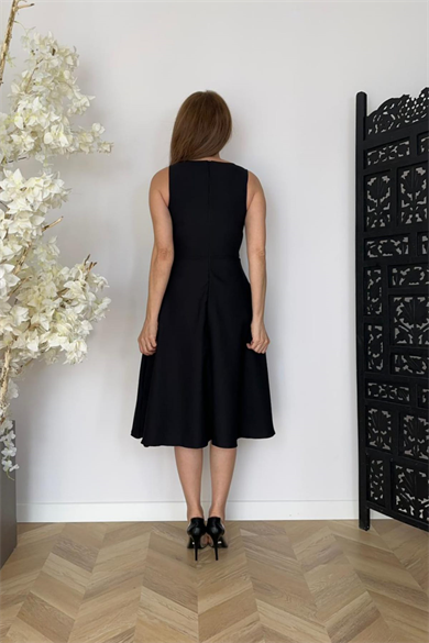 G1740 Cep Detaylı Kolsuz Kloş Elbise Siyah