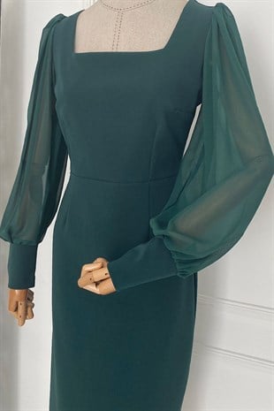 M1990 Kare Yaka Şifon Kollu Elbise Zümrüt