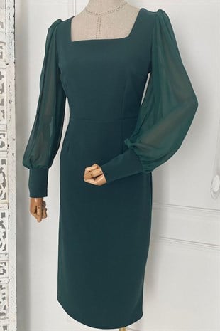 M1990 Kare Yaka Şifon Kollu Elbise Zümrüt