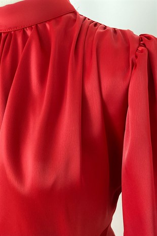 M2061 Saten Drape ve Yırtmaç Detaylı Balon Kol Elbise Kırmızı