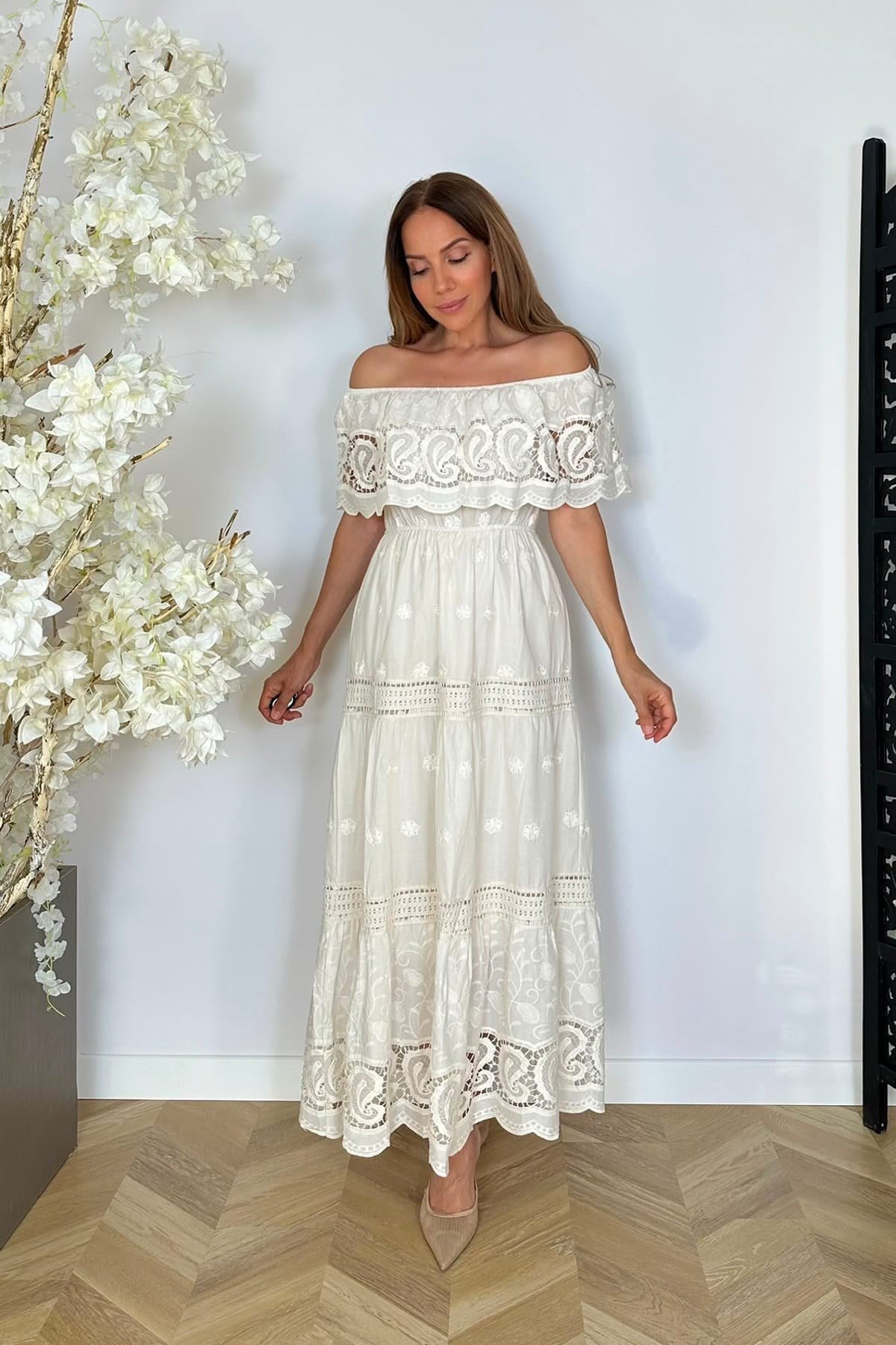 G1874 Madonna Yaka Dantel Detaylı Elbise Krem