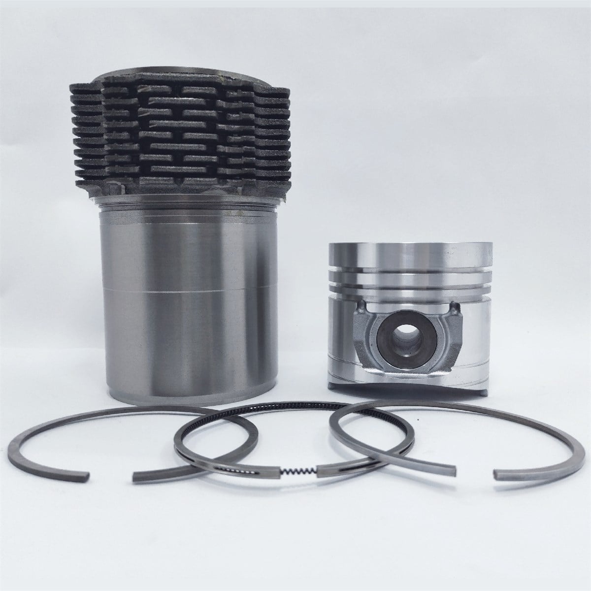KİT (PİSTON + SEGMAN SETİ + MOTOR GÖMLEĞİ - 105.00 mm) : SAME / LAMBORGHINI / 1000.3 A / 1000.3 A5 / 1000.4 A / 1000.4 A1 / 1000.4 A4 / 1000.6 A / 1000.6 A1 / 1000.3 W / 1000.4 W / 1000.6 W / REFERANS NO : 0.086.0065.6/10