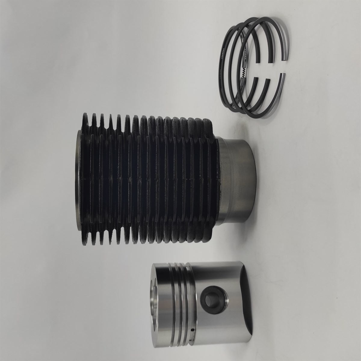 KİT (PİSTON + SEGMAN SETİ + MOTOR GÖMLEĞİ - ÇAP: 82.00 mm): SLANZI / DVA 460 / DVA 920
