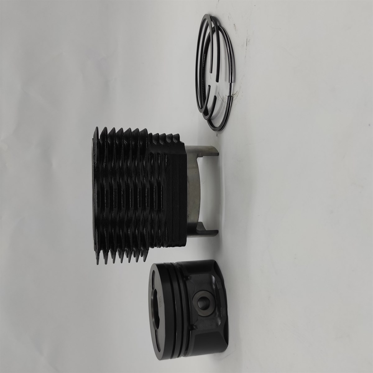 KİT (PİSTON + SEGMAN SETİ + MOTOR GÖMLEĞİ): HATZ / 1D50 / REFERANS NO: 013 368 10-K