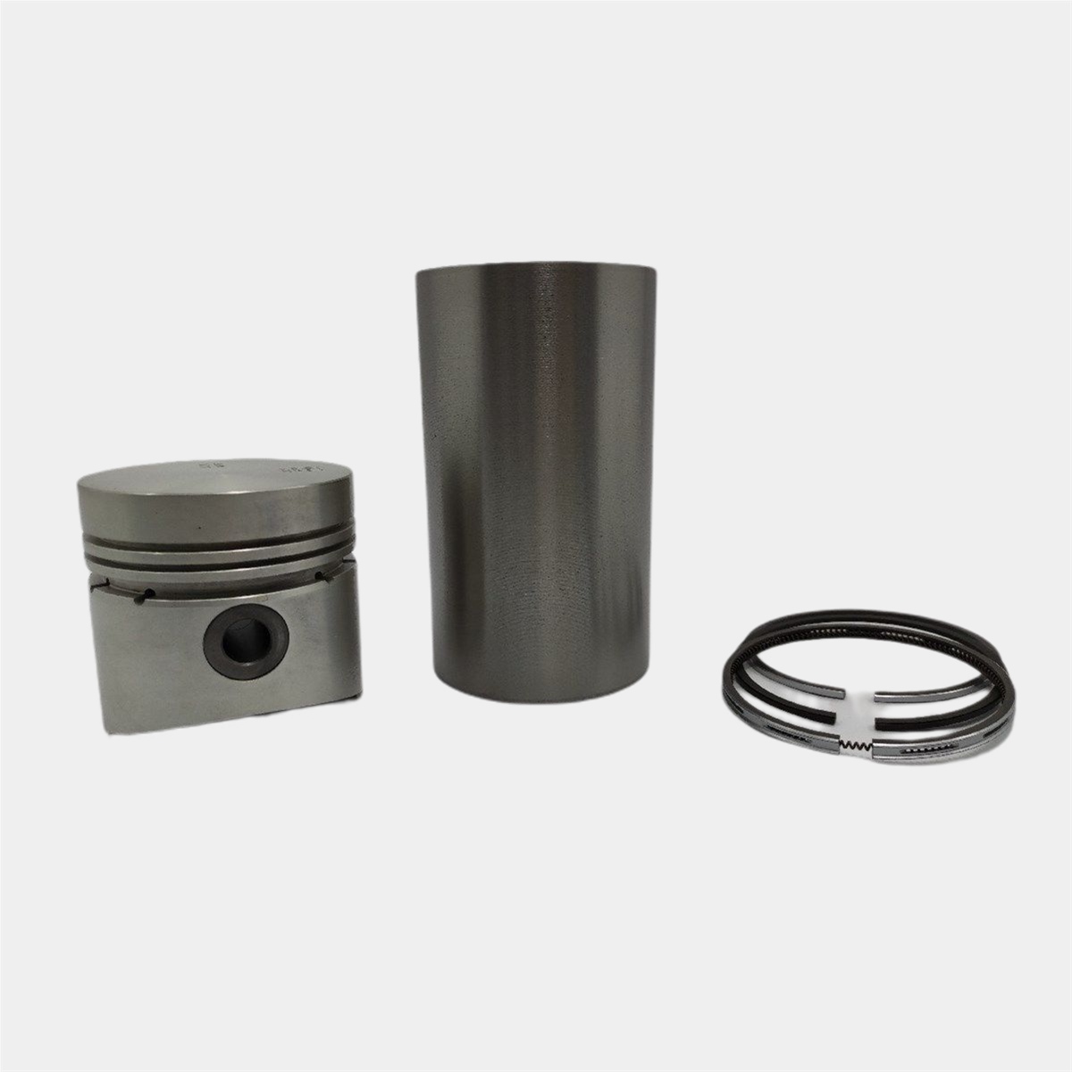 KİT (PİSTON + SEGMAN SETİ + MOTOR GÖMLEĞİ - SEMİ  FİNİŞ - ÇAP: 82.00 mm): KUBOTA / D1302 / V1702 / S2600