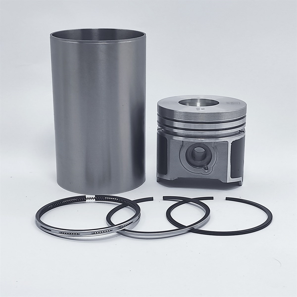 KİT (PİSTON + SEGMAN SETİ + MOTOR GÖMLEĞİ - SEMİ  FİNİŞ - ÇAP: 87.00 mm): KUBOTA / V2203-DI / V2403-DI