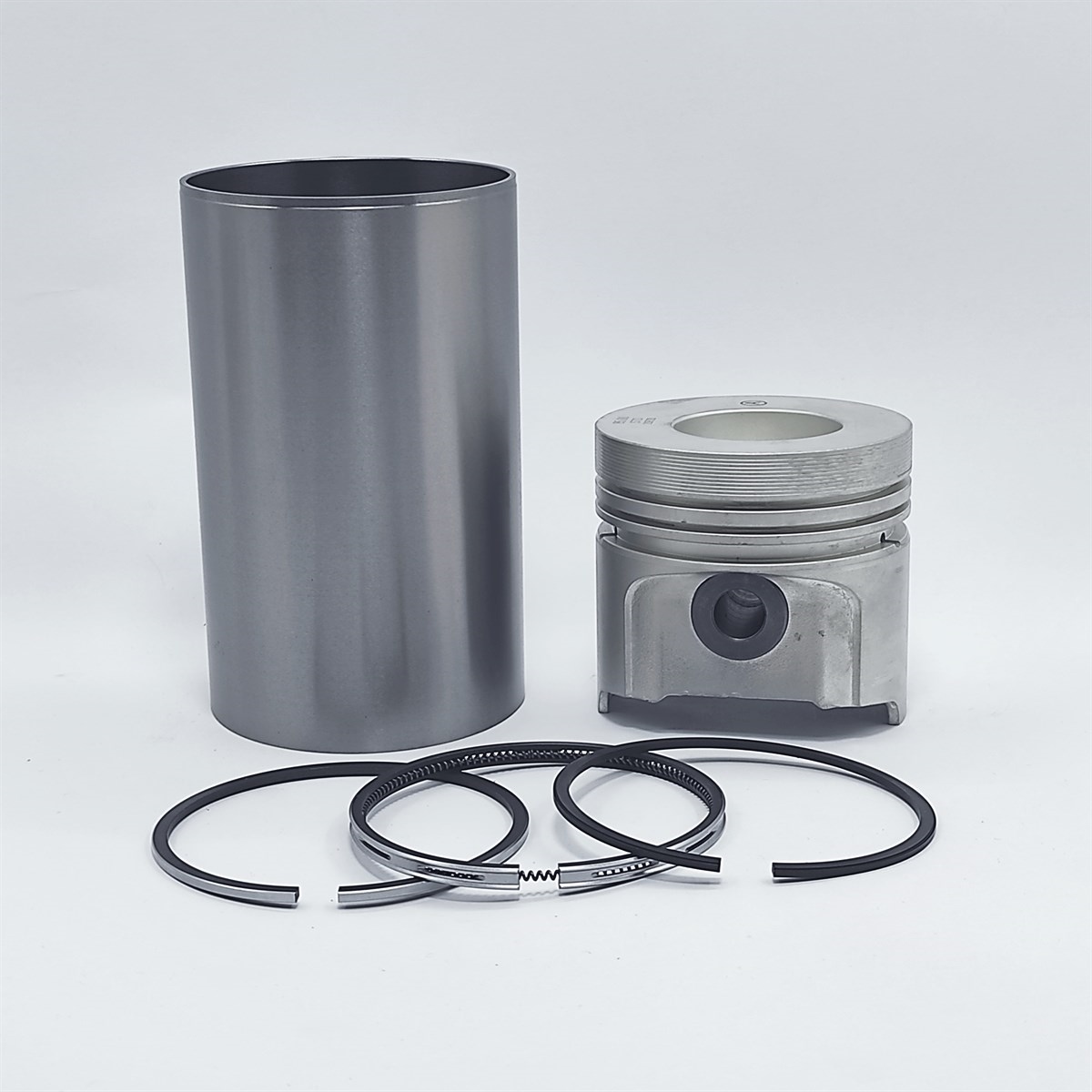KİT (PİSTON + SEGMAN SETİ + MOTOR GÖMLEĞİ - SEMİ  FİNİŞ - ÇAP: 85.00 mm): KUBOTA / V1902-DI