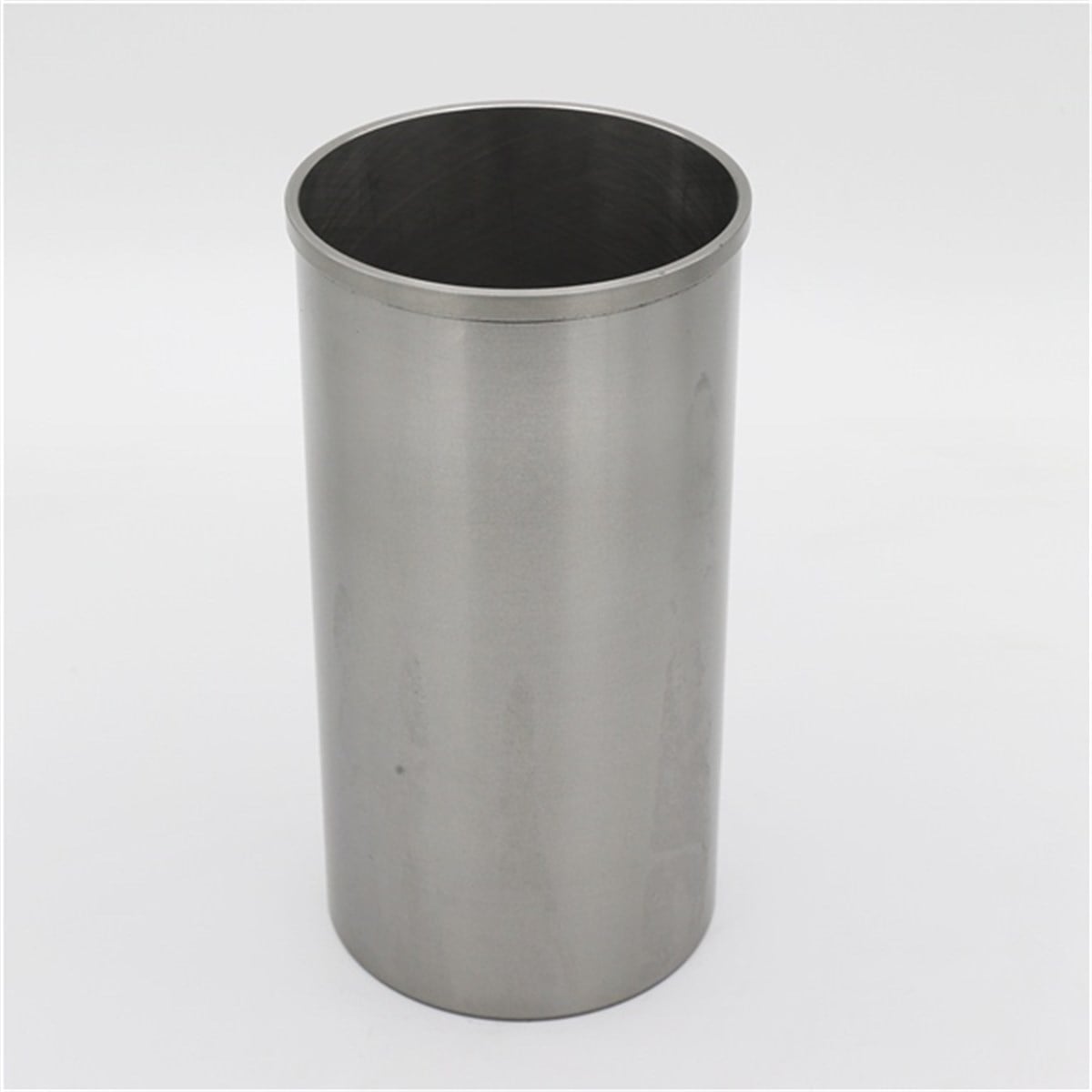 MOTOR GÖMLEĞİ (KURU - FUL FİNİŞ - ÇAP: 105.00 mm): MWM / D 226-2 / D 226-3 / D 226-4 / D 226-6 / TD 226-4 / TD 226-6 / D 916-2 / D 916-3 / D 916-4 / D 916-6 / REFERANS NO: 7701009594 + 1216 0228