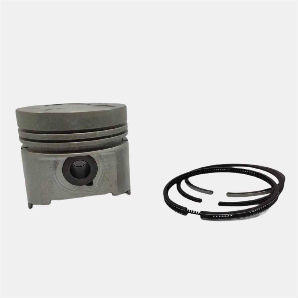 ПОРШЕНЬ + КОМПЛЕКТ ПОРШНЕВЫХ КОЛЕЦ (0.50 - ДИАМЕТР: 83.50 mm): KUBOTA / D1503 / V2003 / СПРАВОЧНЫЙ  НОМЕР: 16467-21913-S
