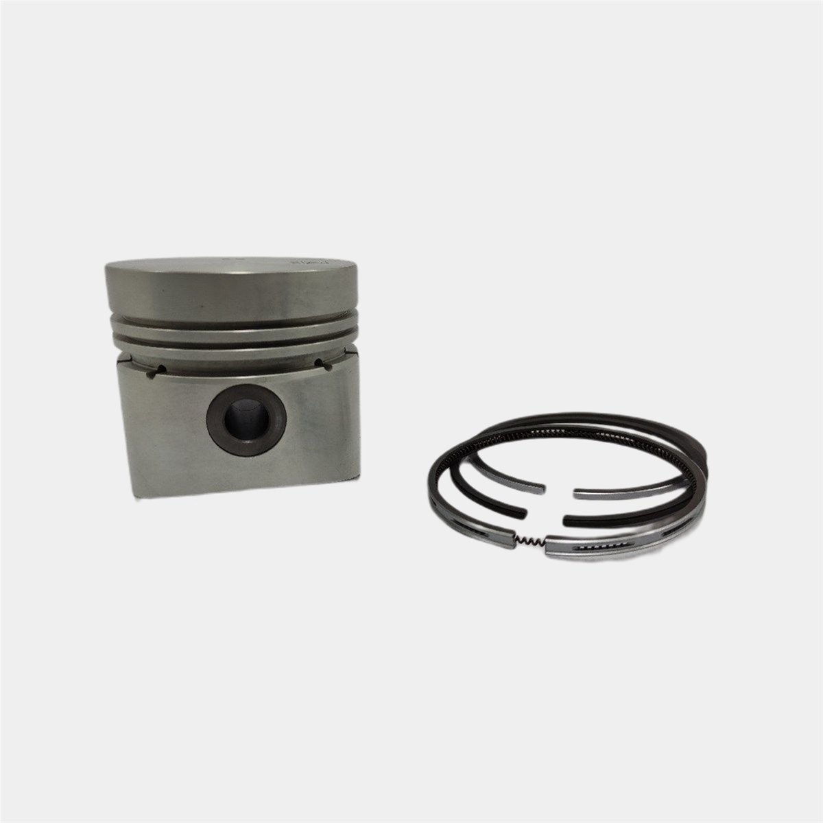 PISTON + PISTON RING SET (STD - DIAMETER: 82.00 mm) : KUBOTA / D1302 / V1702 / S2600 / REFERENCE NUMBER: 19223-21110-S