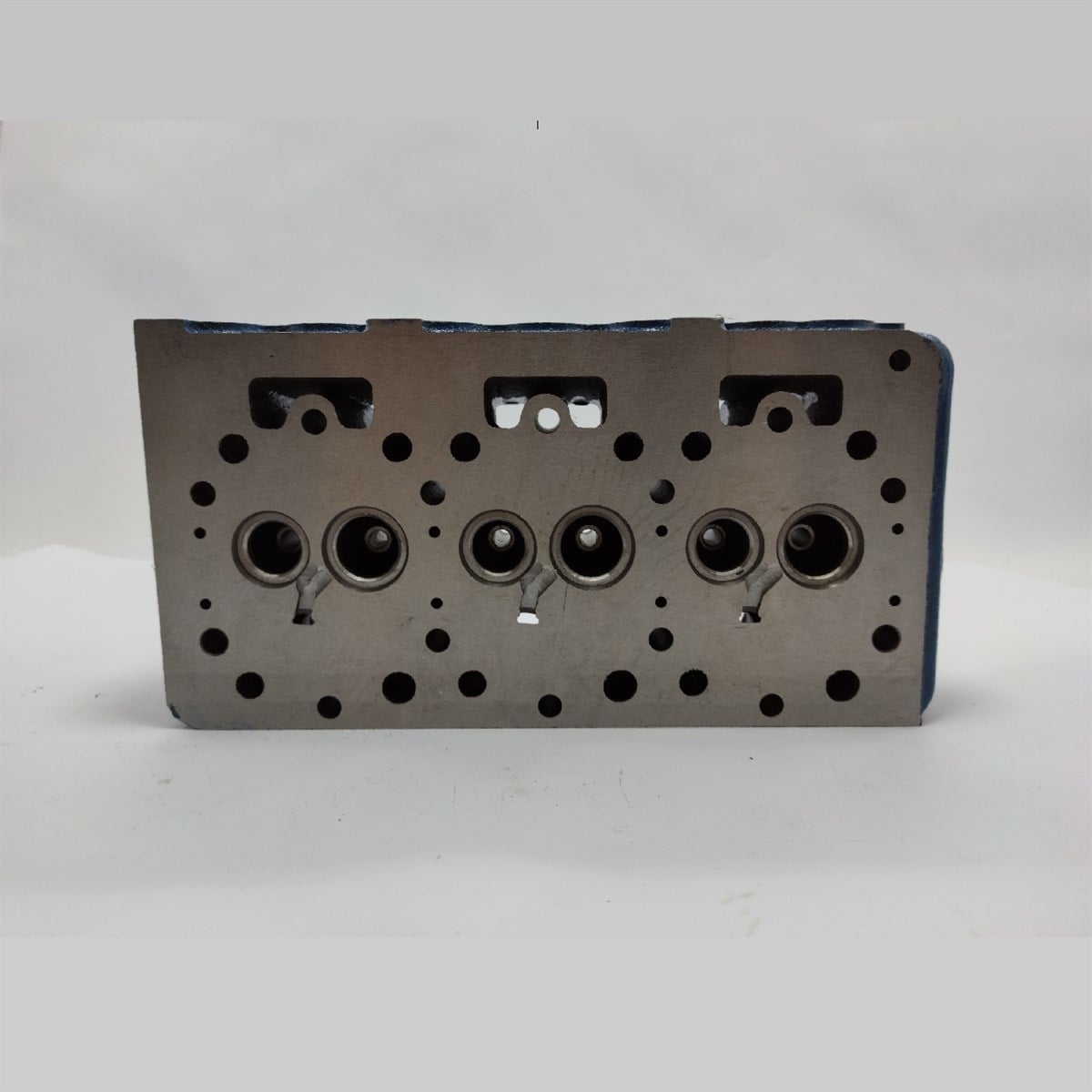 CYLINDER HEAD: KUBOTA / D750