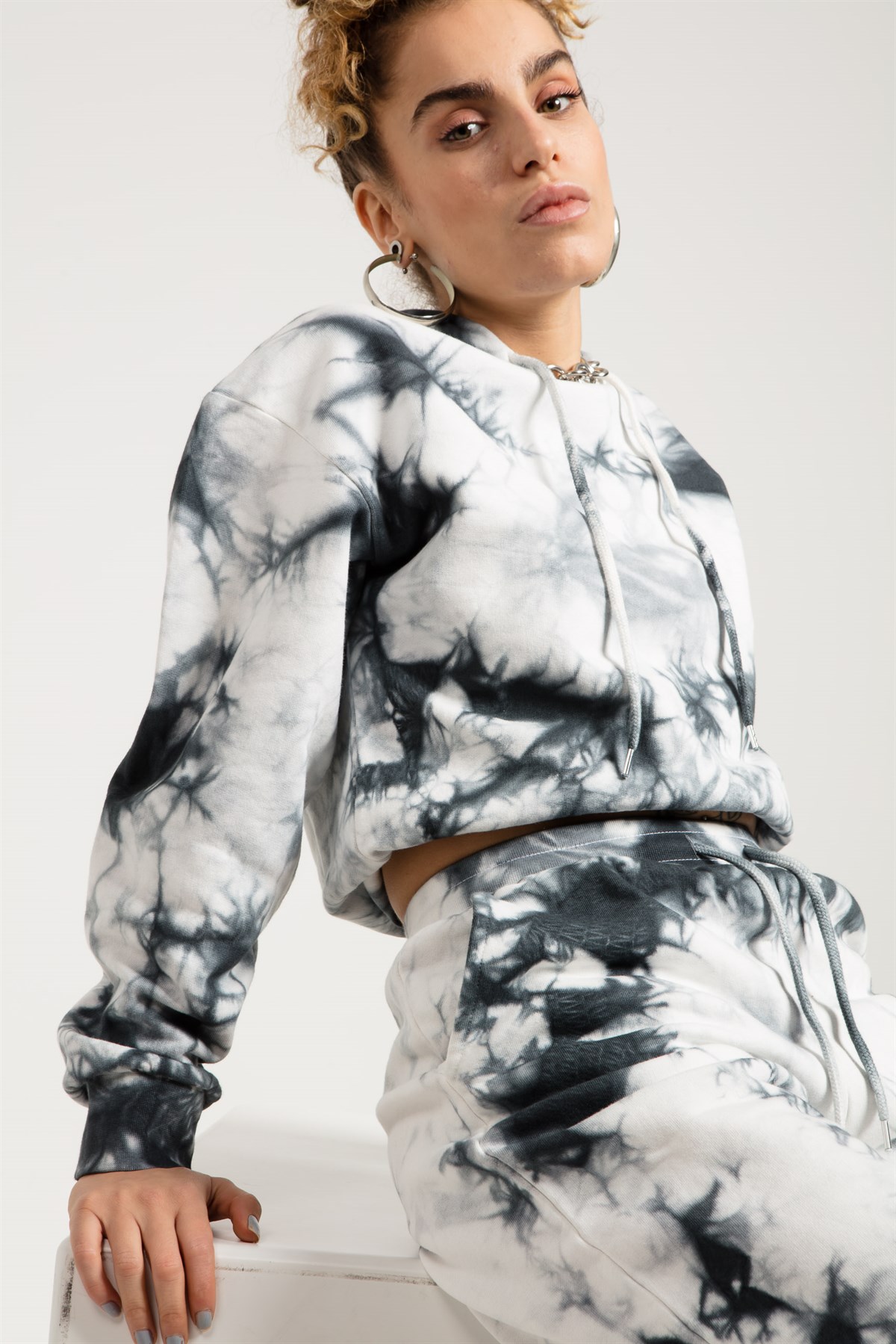 Batik Yıkamalı Gri Crop Sweatshirt