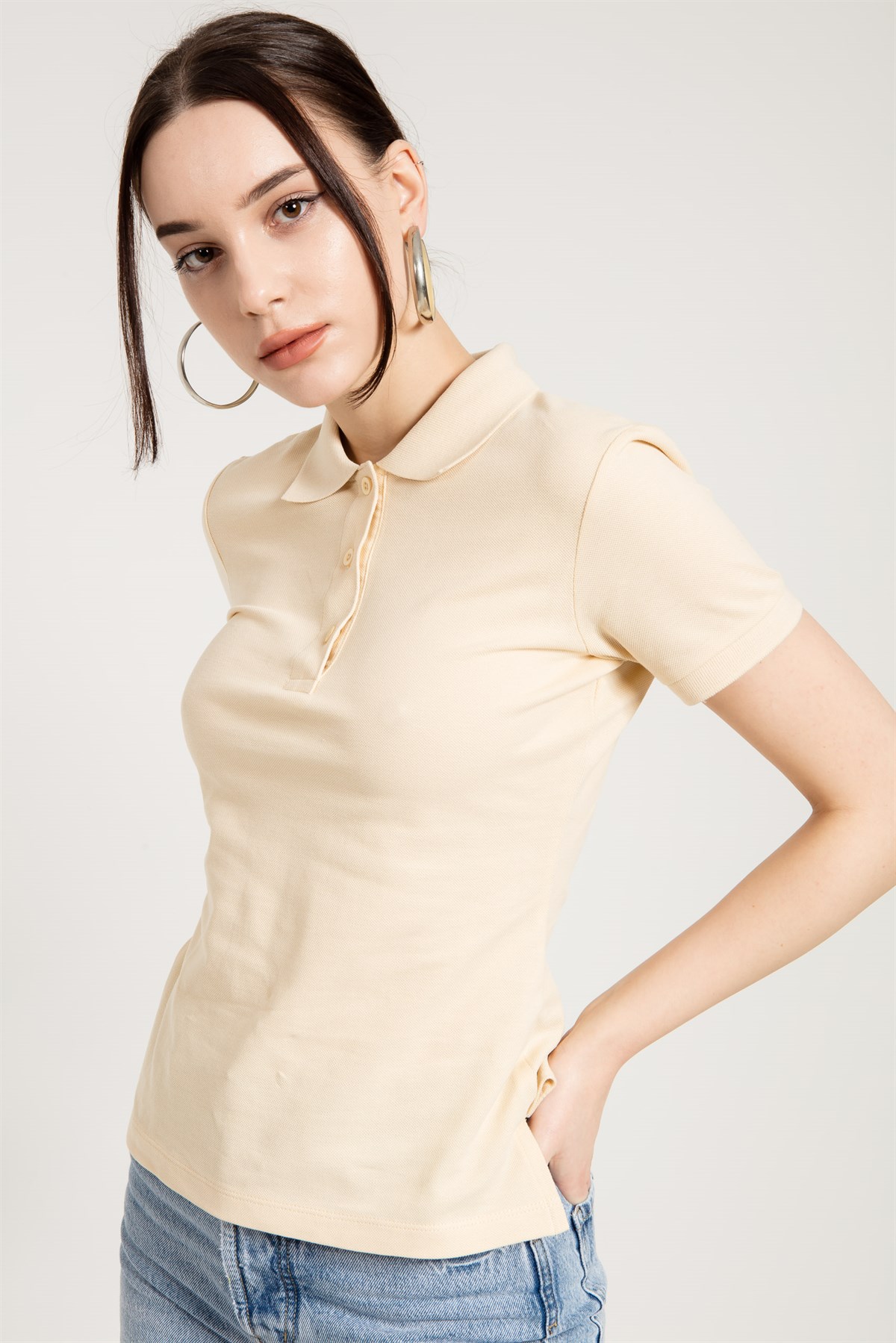 Bej Klasik Düğmeli Kadın Polo Yaka T-shirt