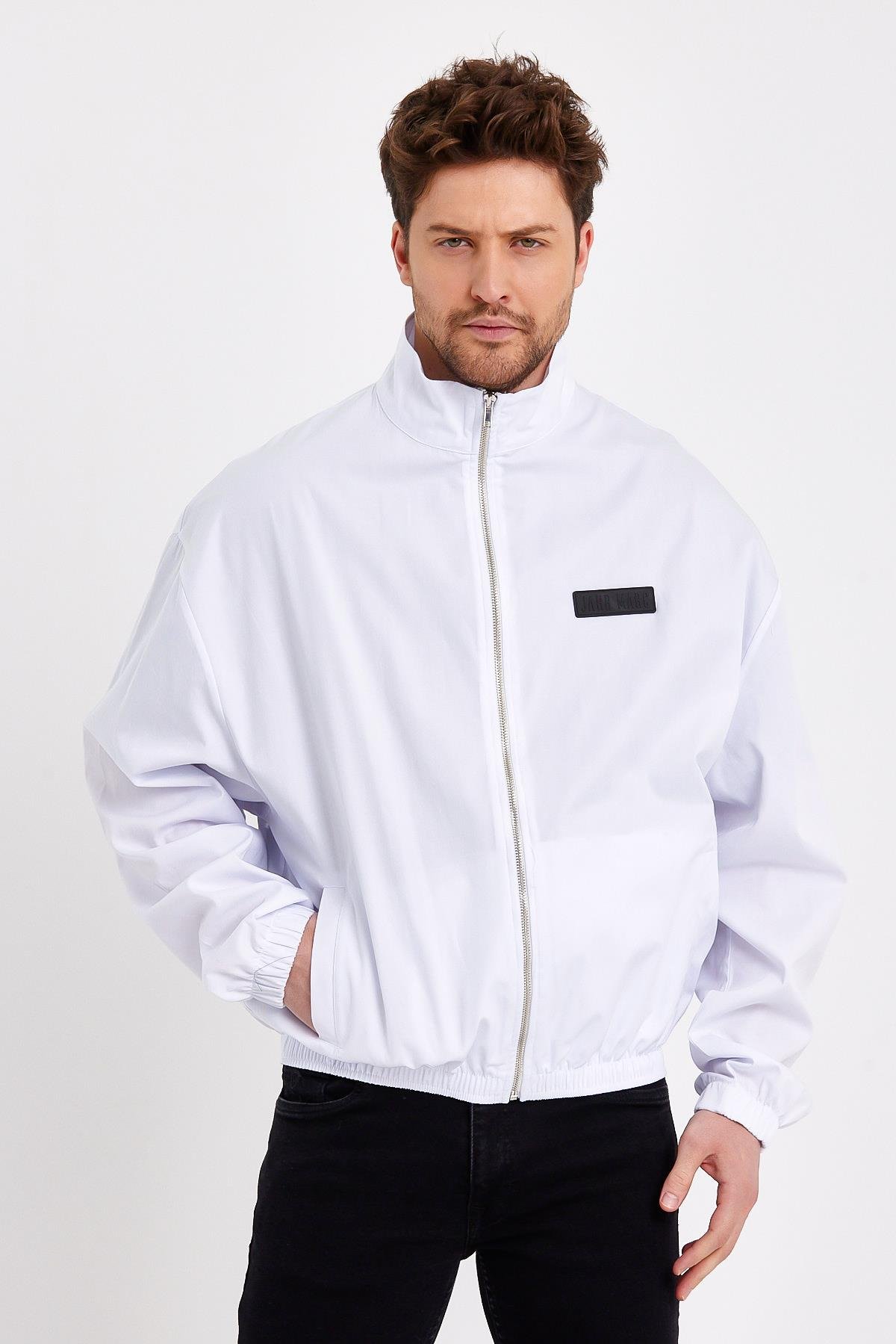 Beyaz Dik Yaka Erkek Yağmurluk