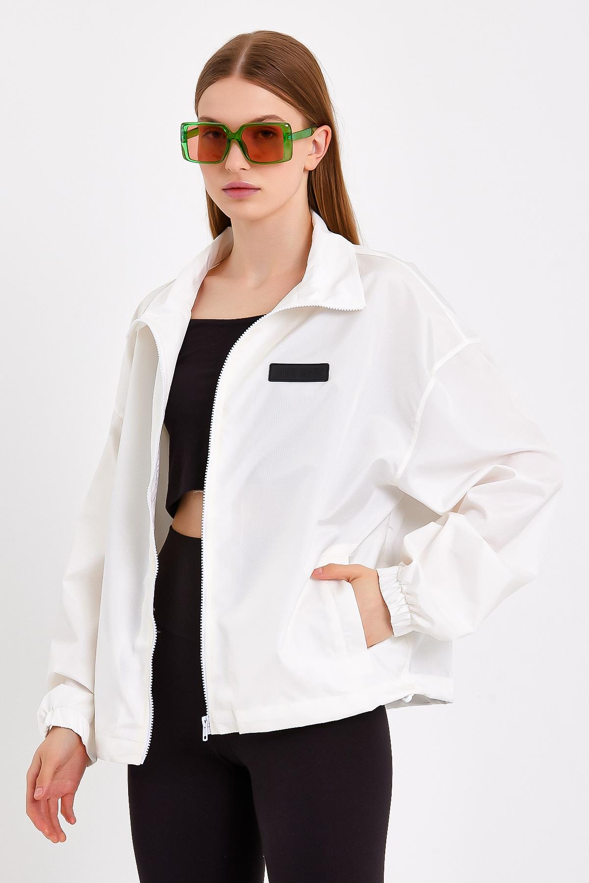 Ekru Beli Ayarlanabilir Lastikli Yağmurluk