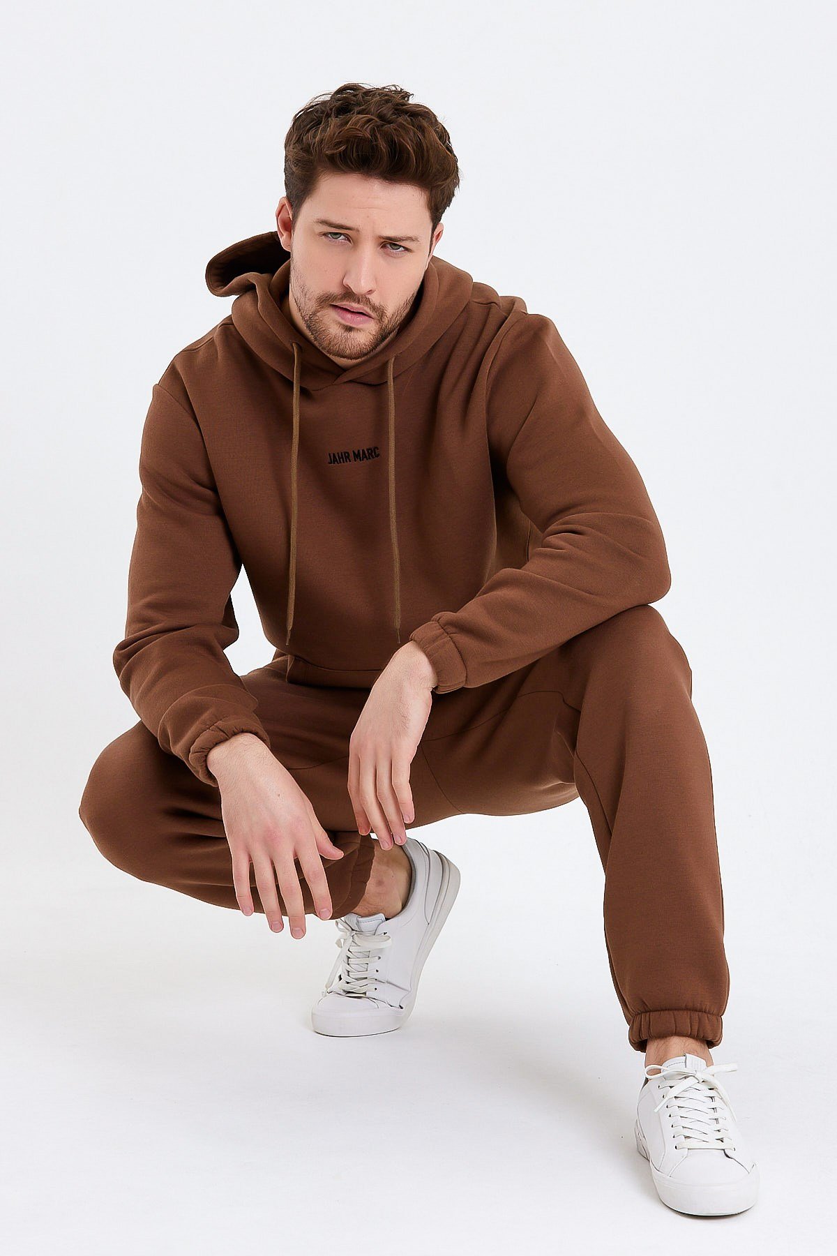 Kahverengi Nakışlı Erkek Eşofman Takımı