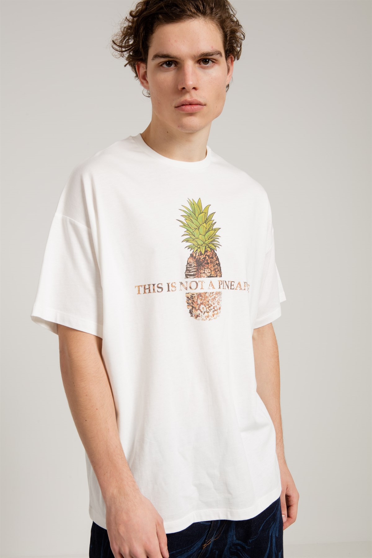 Leopar Ananas Baskılı Oversize Beyaz Erkek T-shirt