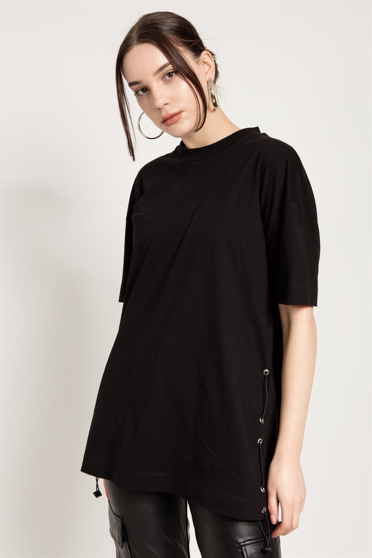 Yanları Lastikli Oversize Siyah T-shirt Elbise