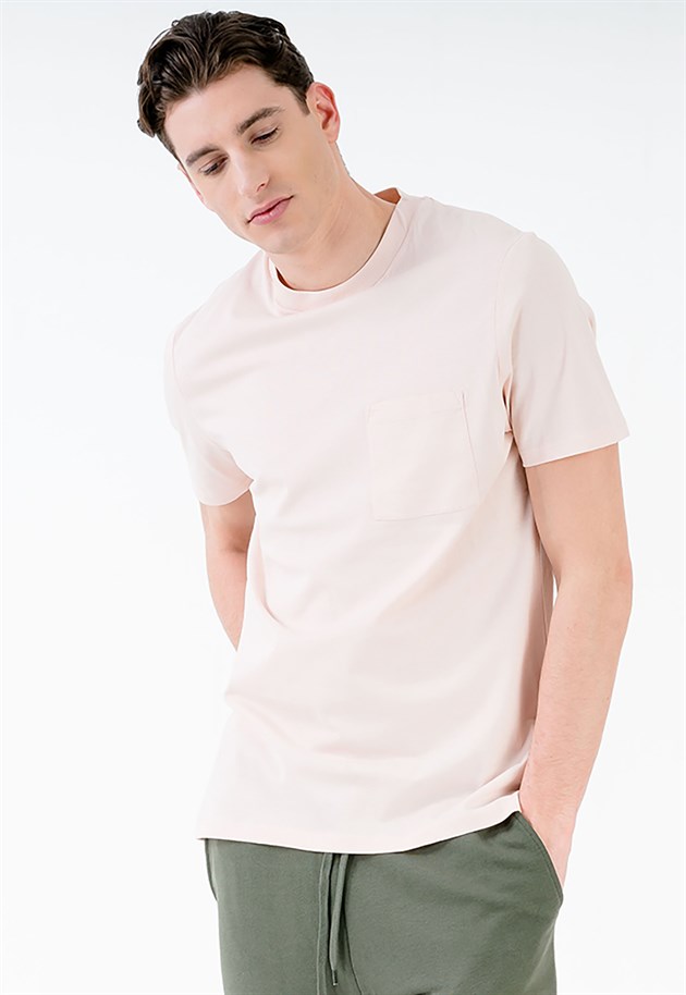 Basic T-shirt in Pink with Chest Pocket