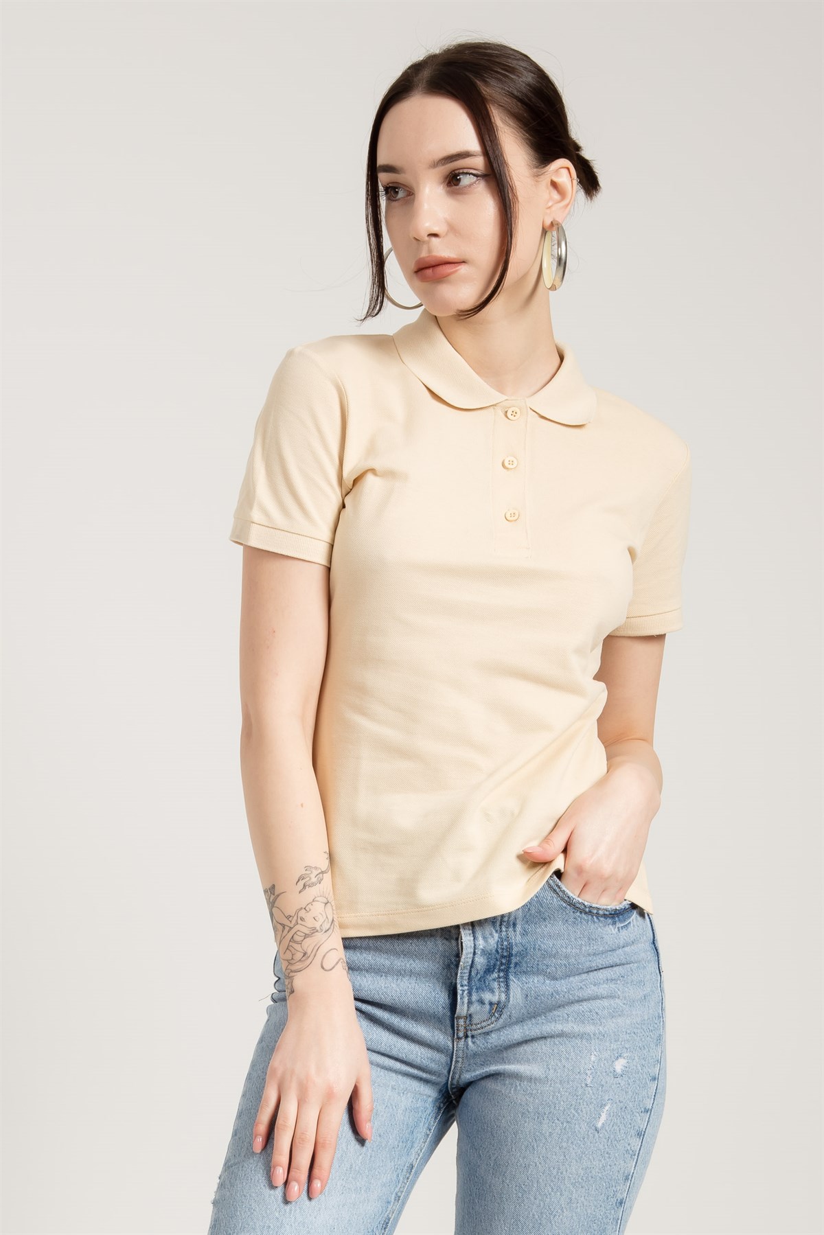 Bej Klasik Düğmeli Kadın Polo Yaka T-shirt