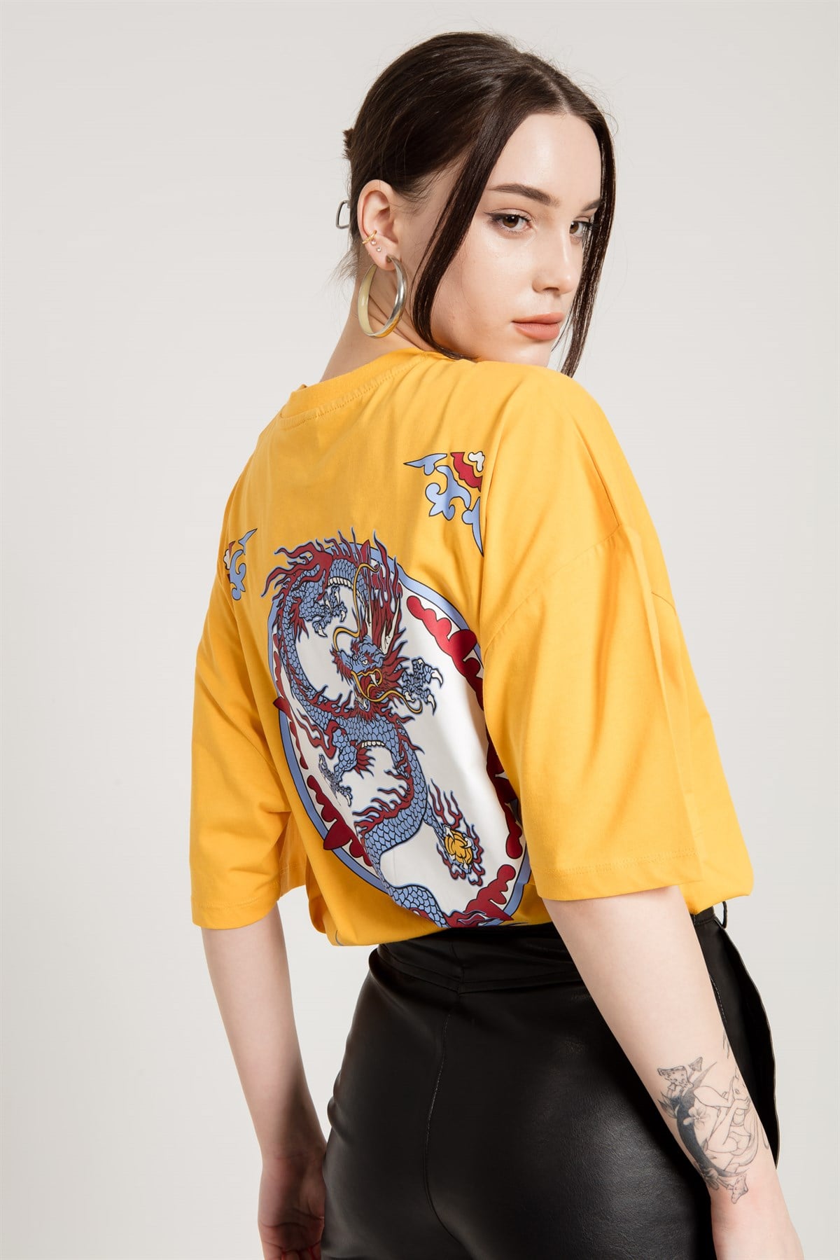 Cropped Unisex T-shirt in Yellow with Dragon Print