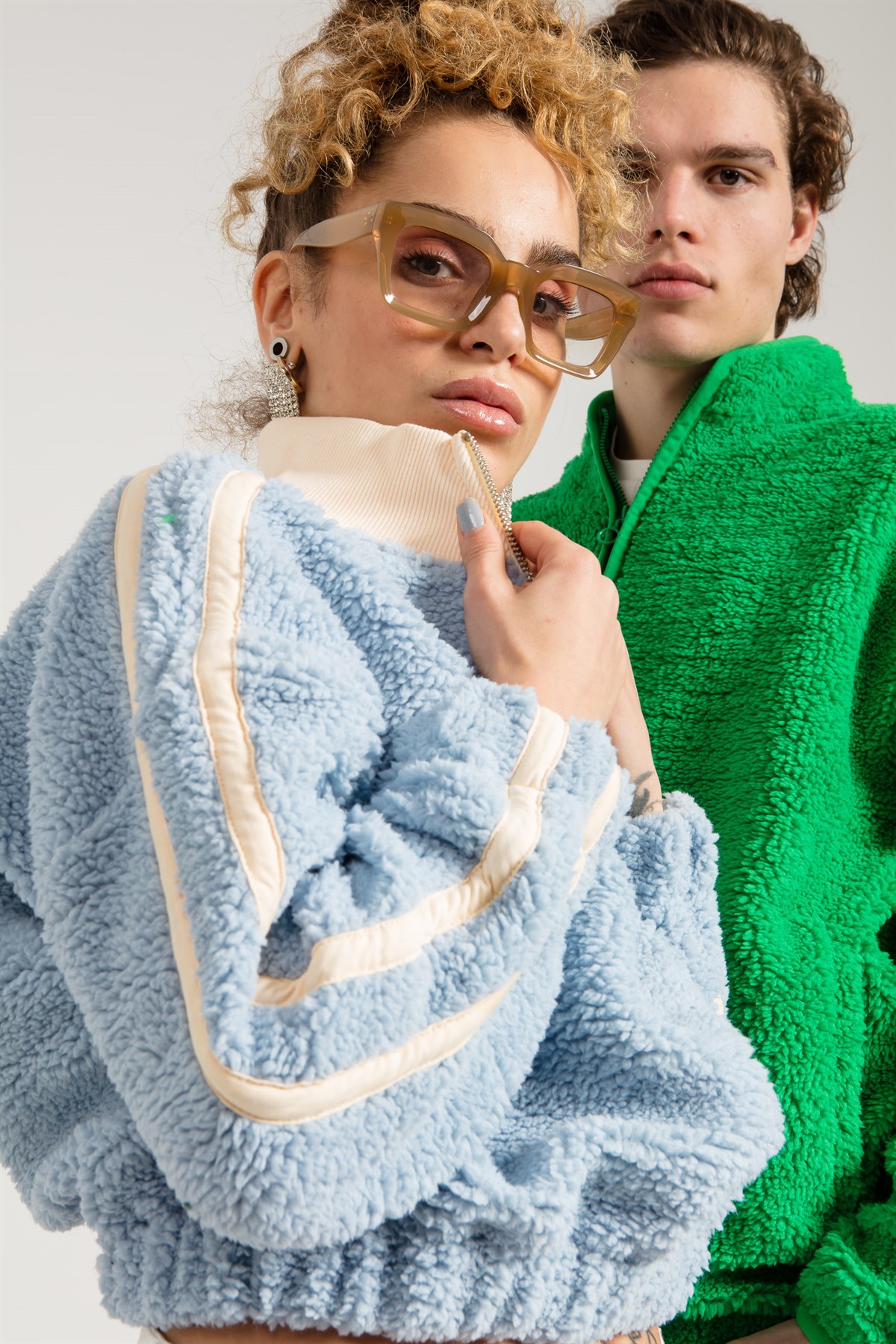 Mavi Crop Fit Kadın Peluş Sweatshirt
