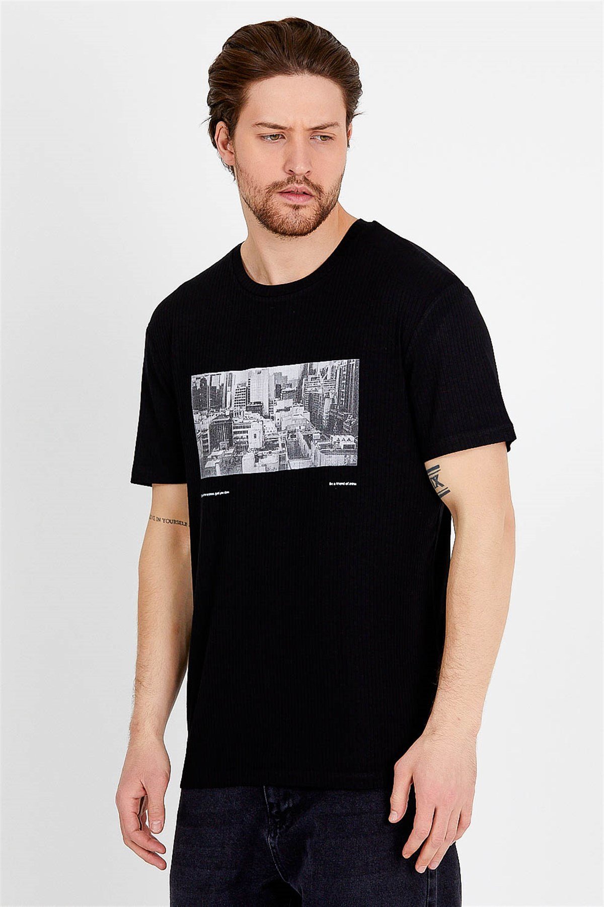 Basic T-shirt in Black with Print