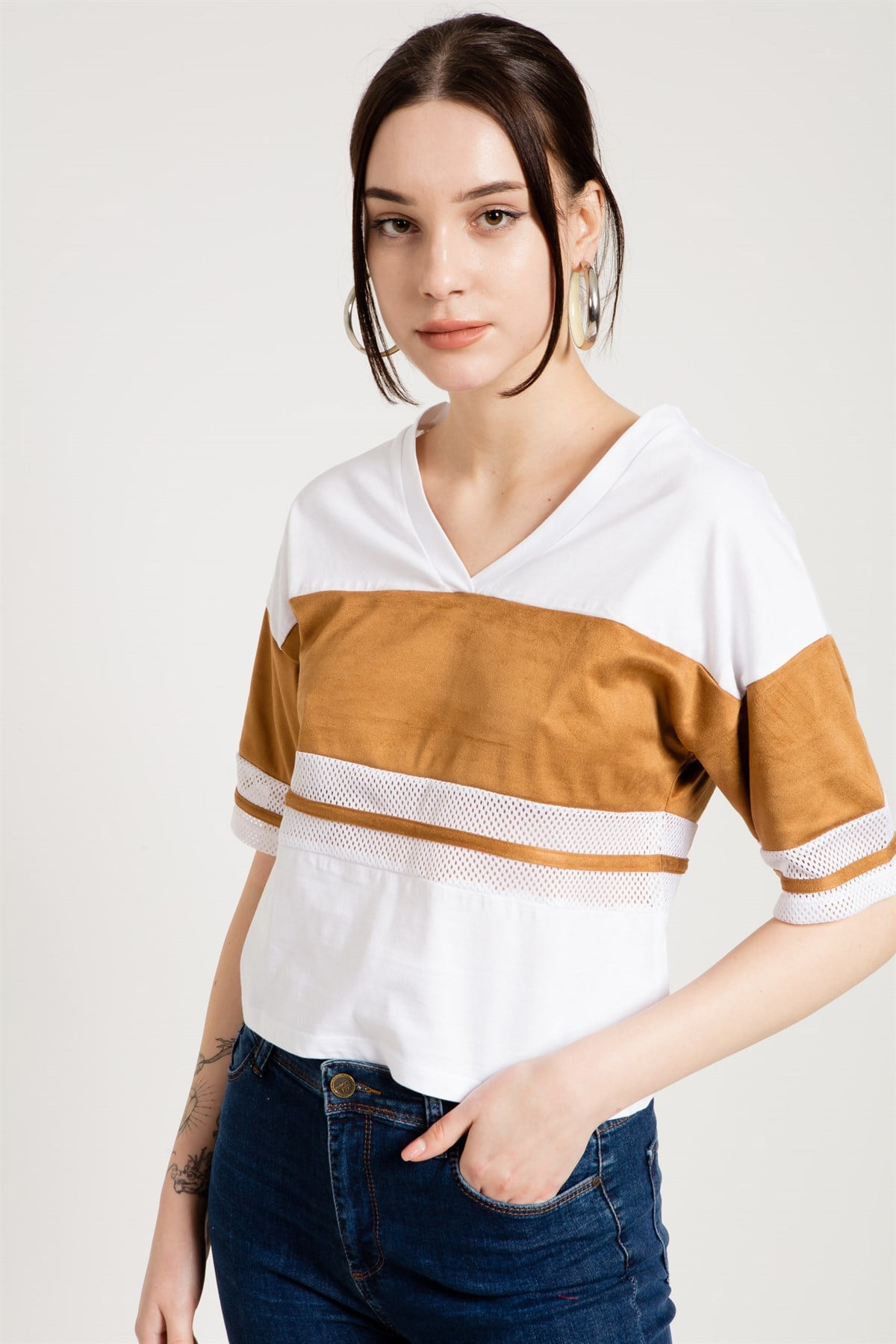 Süet Detaylı Beyaz Kadın T-Shirt 