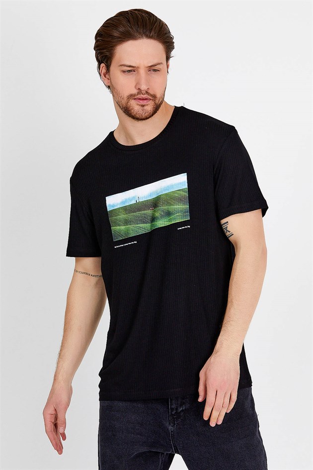 Basic T-shirt in Black with Print