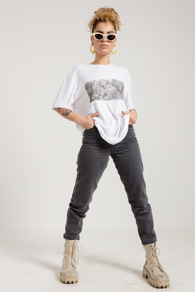 Oversized Basic T-shirt in White with Print
