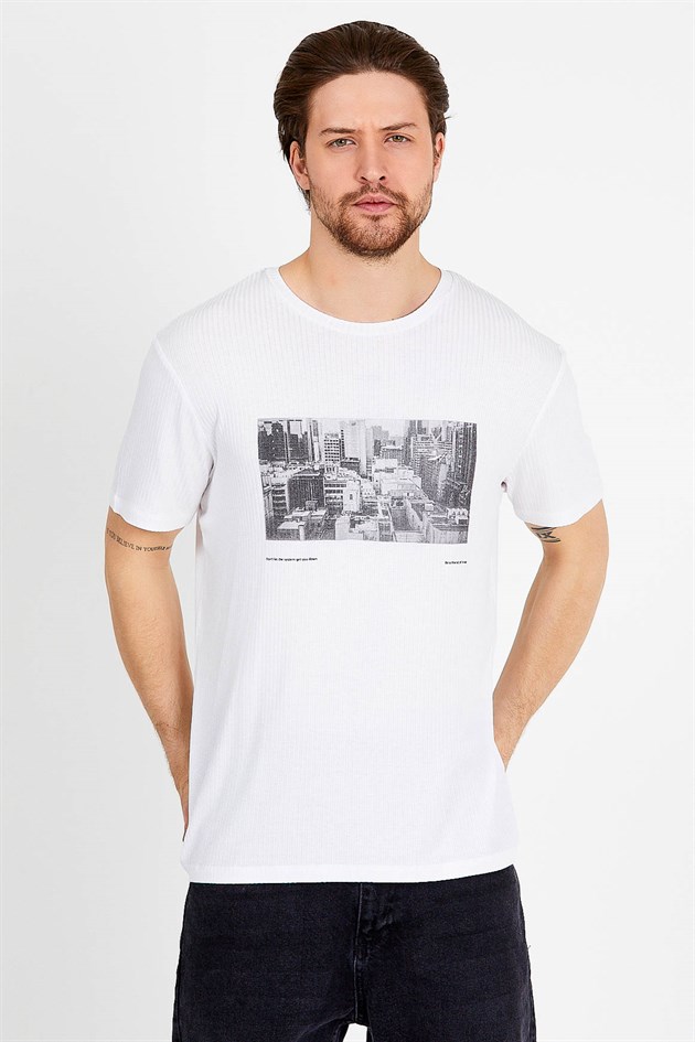 Basic T-shirt in White with Print