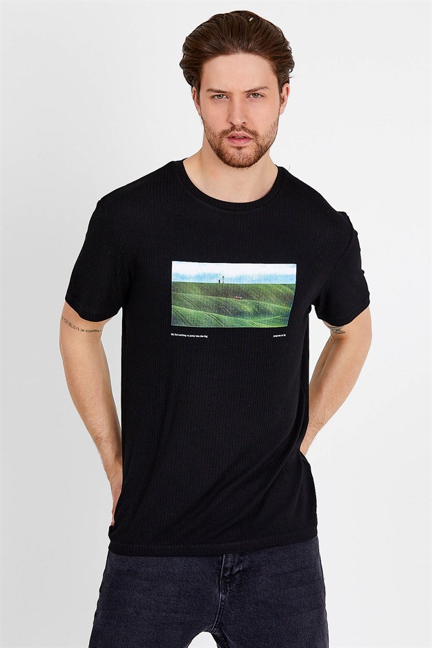 Basic T-shirt in Black with Print