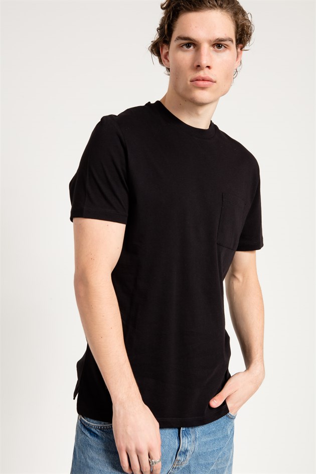 Basic T-shirt in Black with Pocket