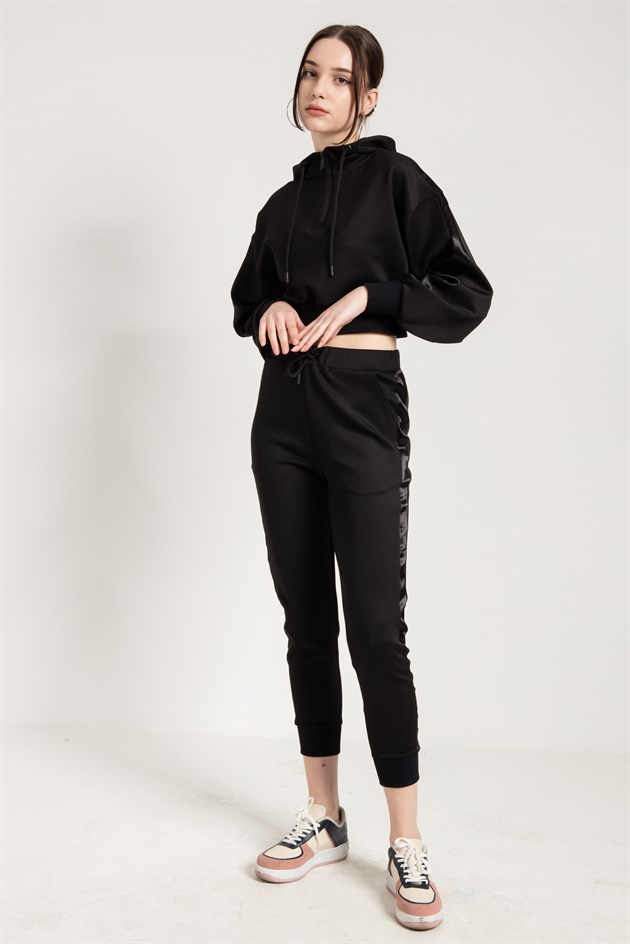 Jogger in Black with Satin Detail
