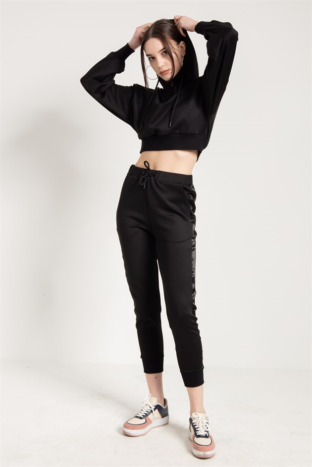 Jogger in Black with Satin Detail