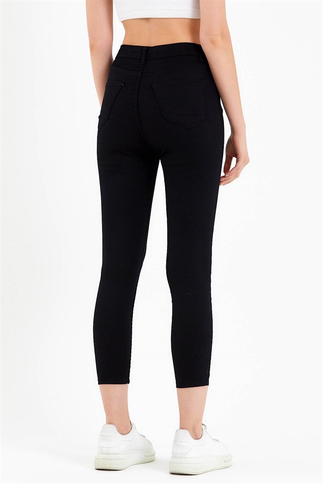 Skinny Fit Jeans in Black with High Waist