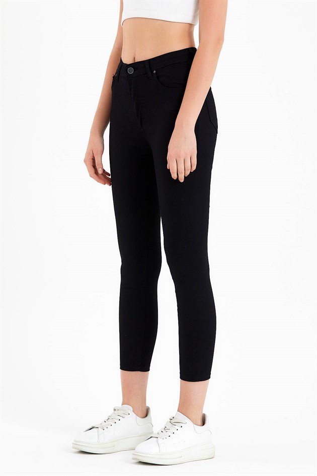 Skinny Fit Jeans in Black with High Waist