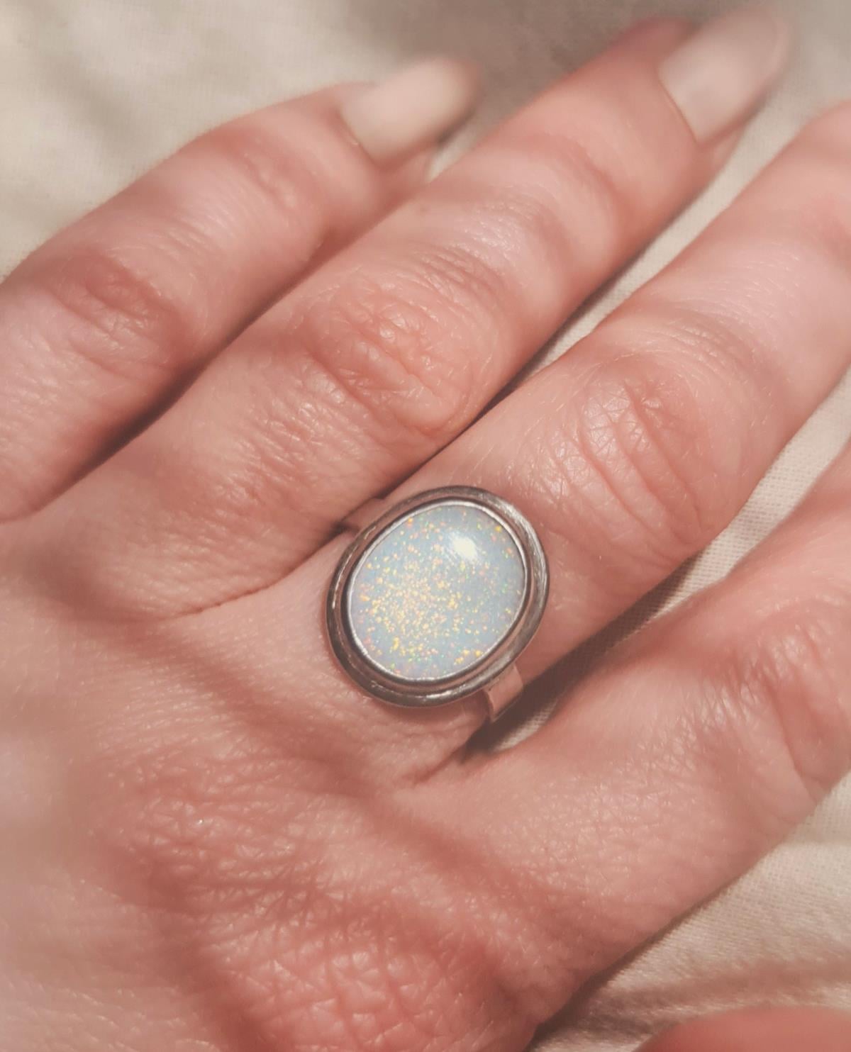 Oval Opal Taşlı Gümüş Yüzük
