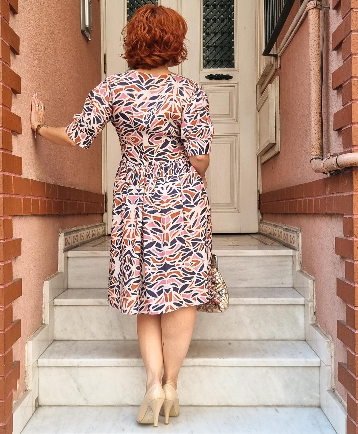 Penélope V Yaka Tasarım Retro Desenli Renkli Kadın Elbise