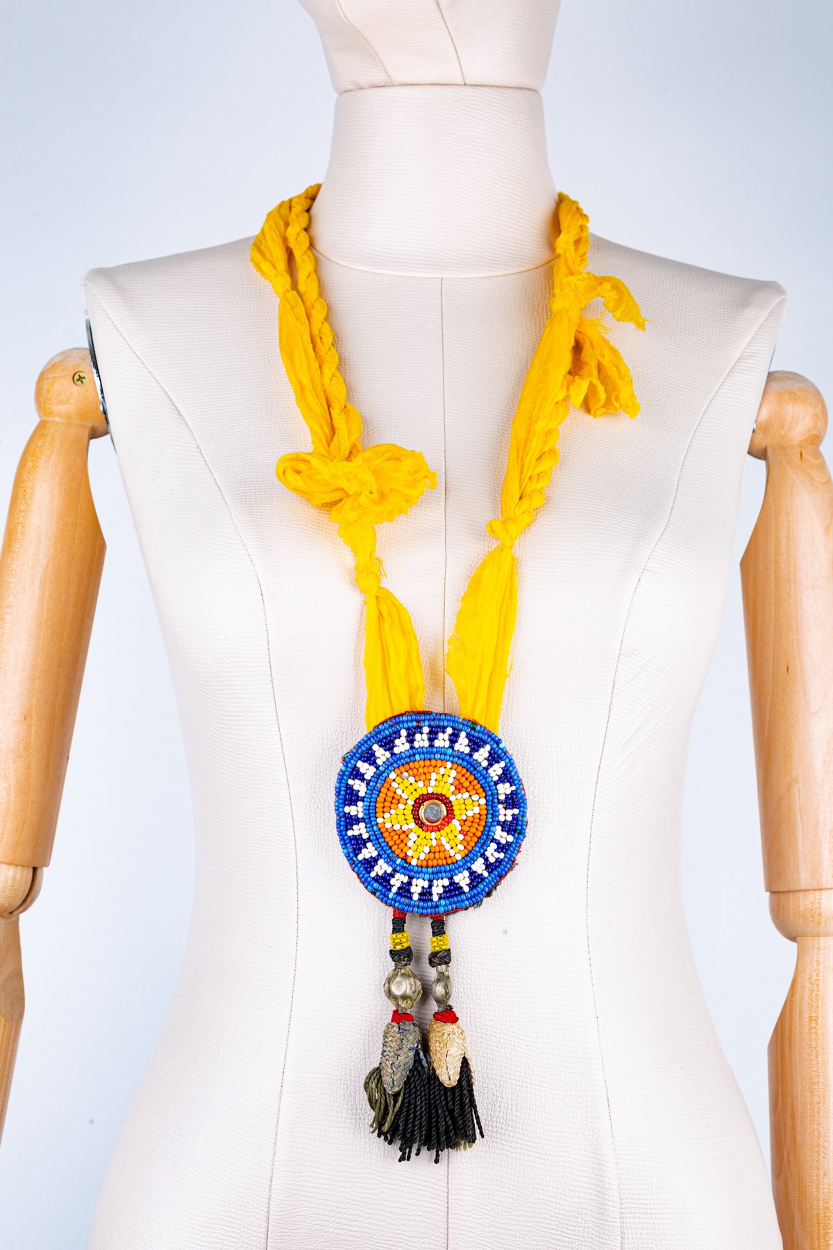 Sarı Etnik Desenli Kolye