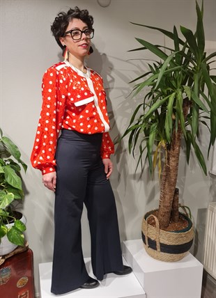 Retro Puantiyeli Kırmızı Gömlek