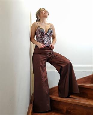 Siyah Göğüs ve Sırt Dekolteli Büstiyer